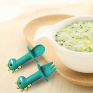 Couverts dinosaures en silicone souple pour bébés