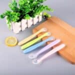 Cuillère ergonomique en silicone avec étui