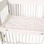 Matelas de dessus de lit molletonné blanc pour nouveau-né