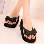 Tongs de plage à talons compensés et noeud noir