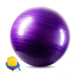 Ballon violet sur fond blanc avec sa pompe représentée en bas à gauche.