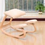Chaise à genoux ergonomique beige en bois