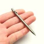 Stylo portable à bille en titane