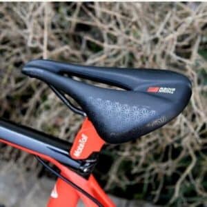 Selle de vélo ergonomique en fibre de carbone noire
