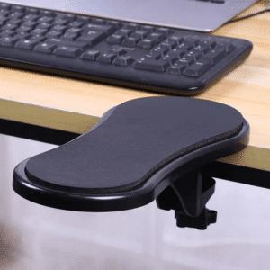 Accoudoir de Poignet Ergonomique et Réglable en Plastique sur un bureau avec un clavier en fond