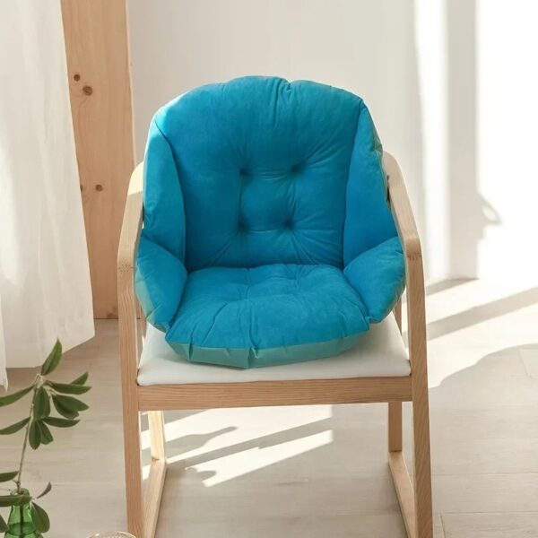Coussin d'Assise Ergonomique Épais et Chaud bleu installé sur une chaise dans un intérieur