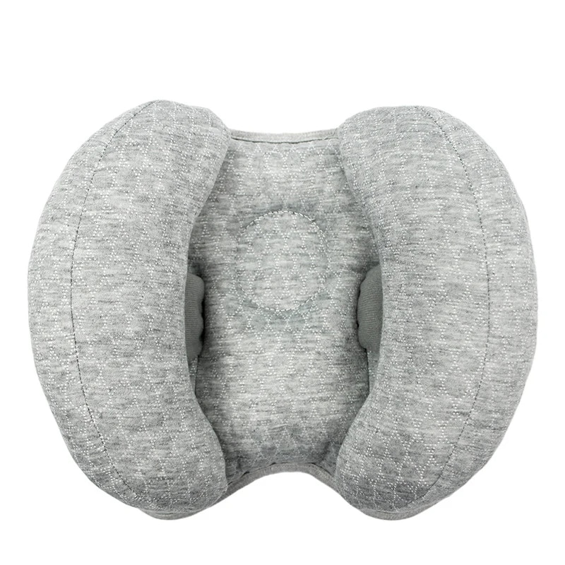 Oreiller Orthopédique Bébé pour Siège de Voiture sur fond blanc