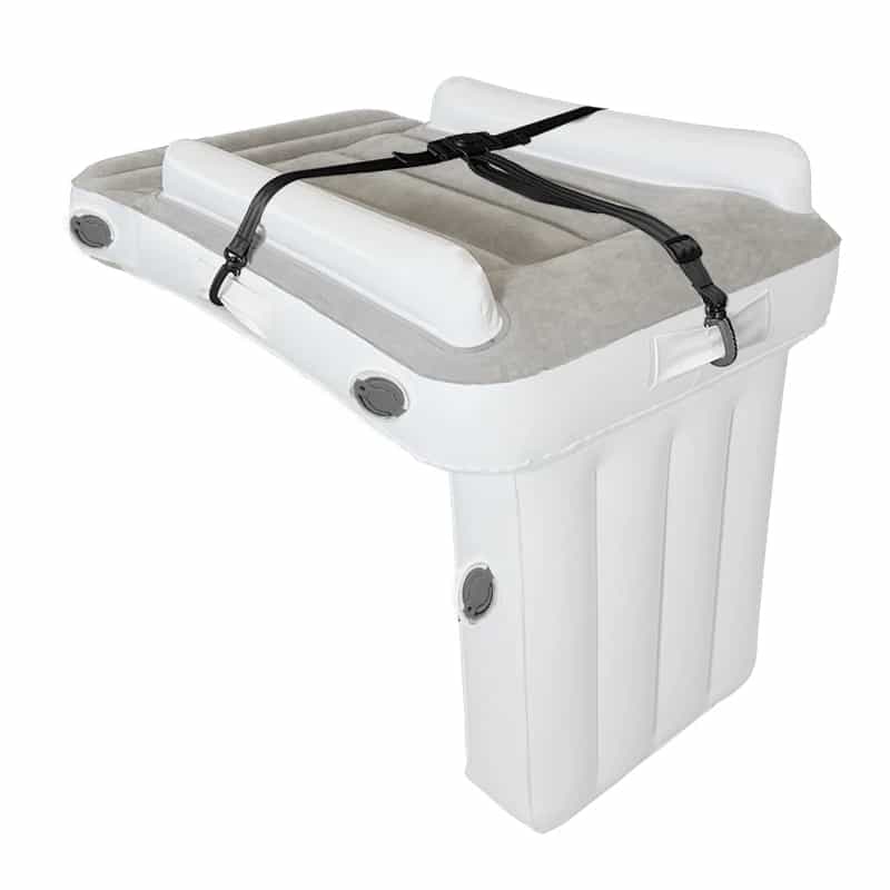 Matelas Ergonomique Bébé Gonflable pour Transport en Commun sur fond blanc