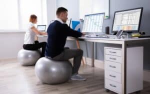 L’ergonomie au travail : une solution pour réduire l’absentéisme ? Innovation produits ergonomiques gamers 1 300x188 1